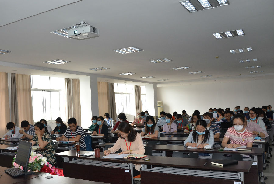 教职工大会3.jpg