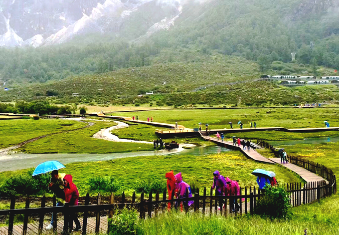 稻城山道(倪雪军摄影).jpg